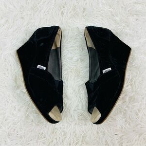 TOMS black crushed velvet open toe platform wedge shoes size 9